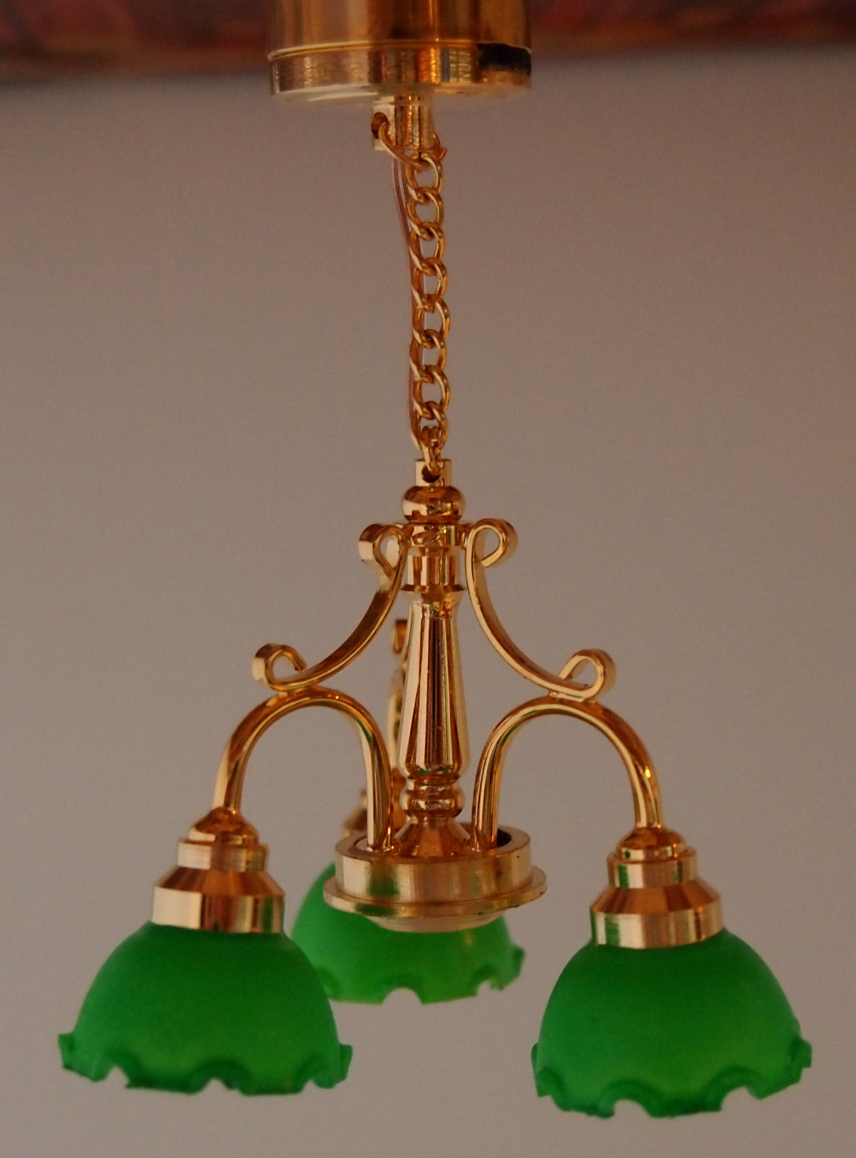Old-Fashioned Green Shade Dollhouse Lamp - Click Image to Close