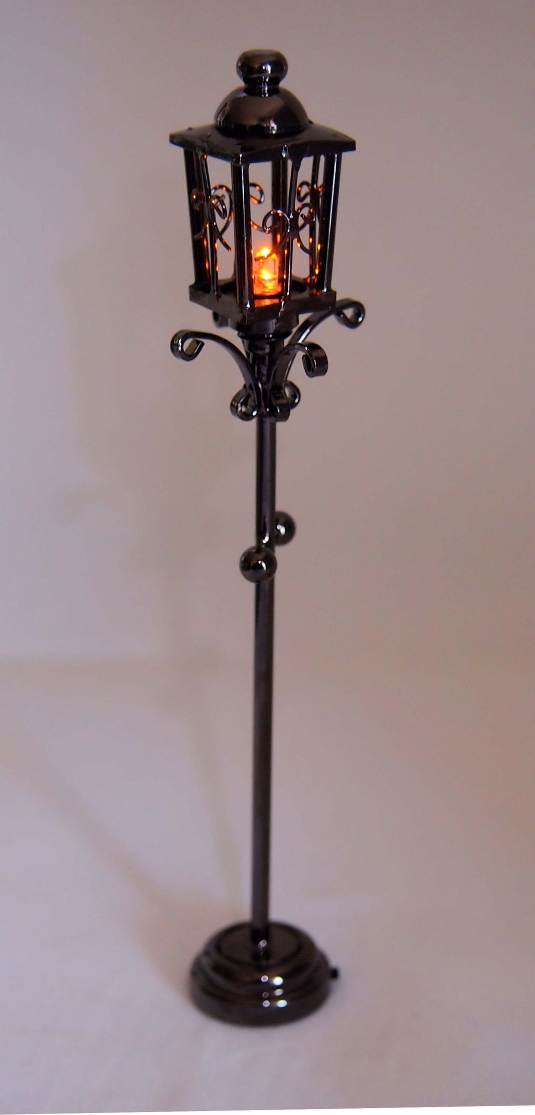 Black Outdoor lamp with amber light F3A