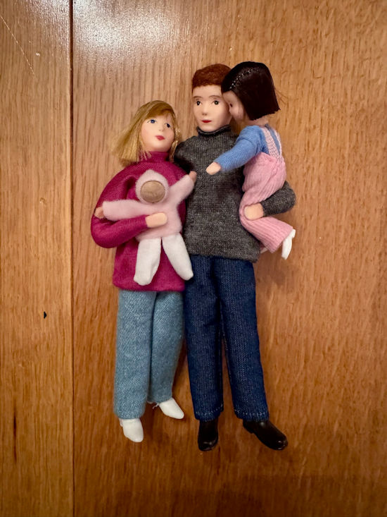 Dollhouse Family with a doll and brunette little girl