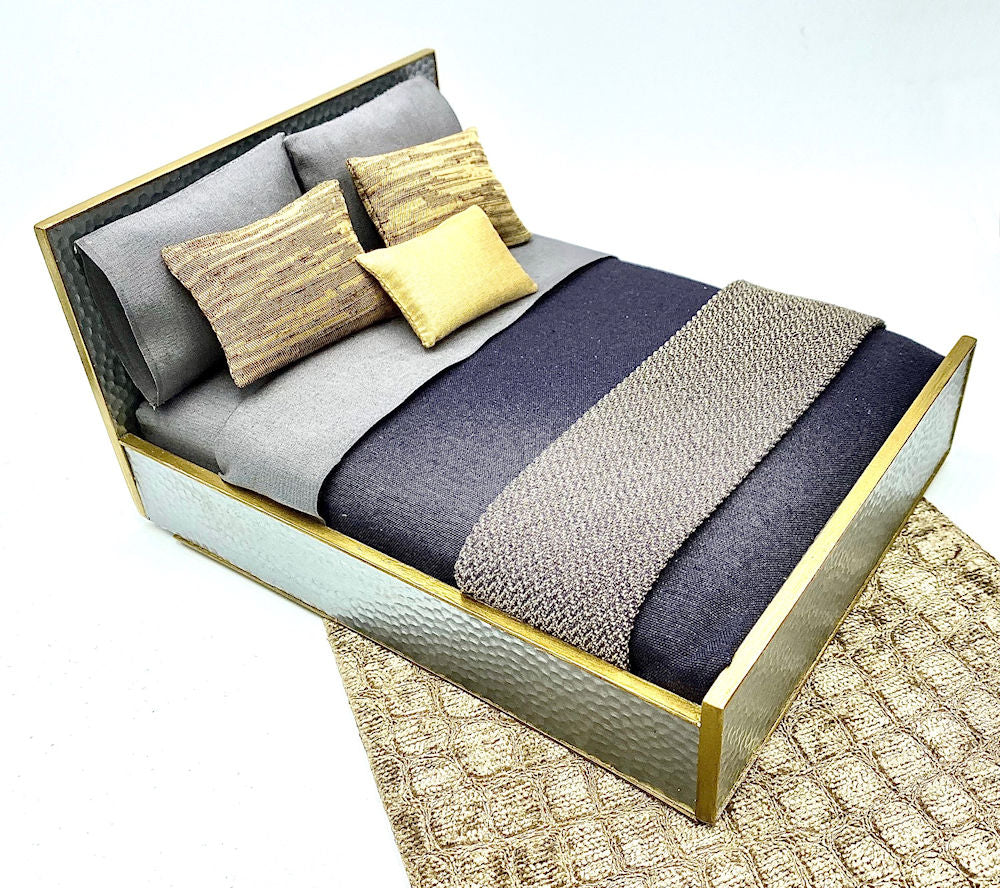 2pc. set Modern Platform Bed w/5 pillows &amp; Cabinet