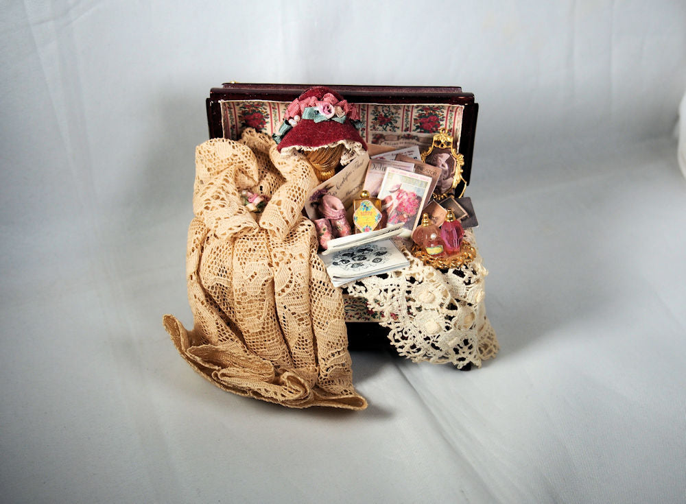 Miniature Trunk with Ladies Accessories