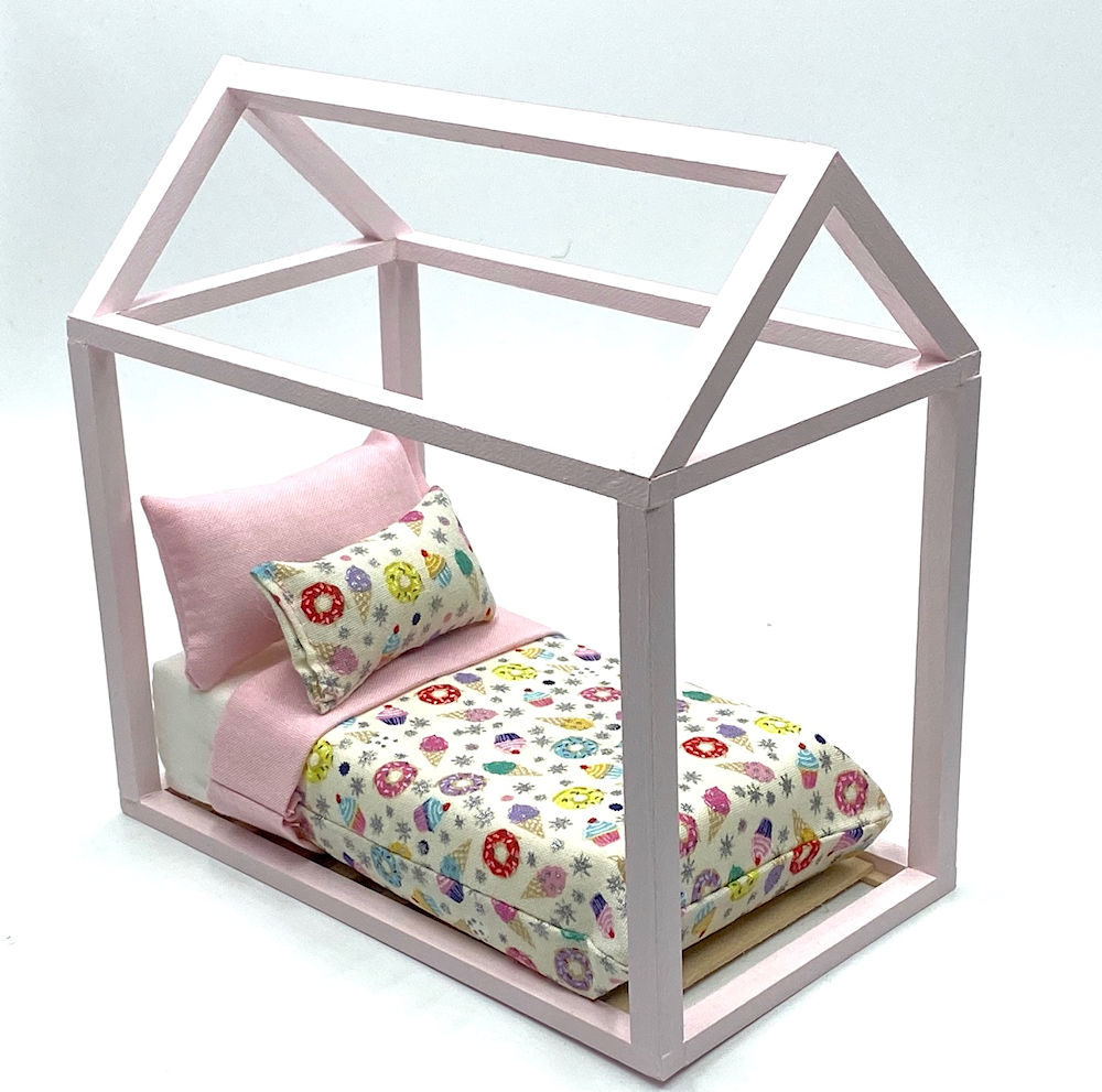 Doll House Miniature Child's /Youth Bed, Light Pink House Frame - Click Image to Close