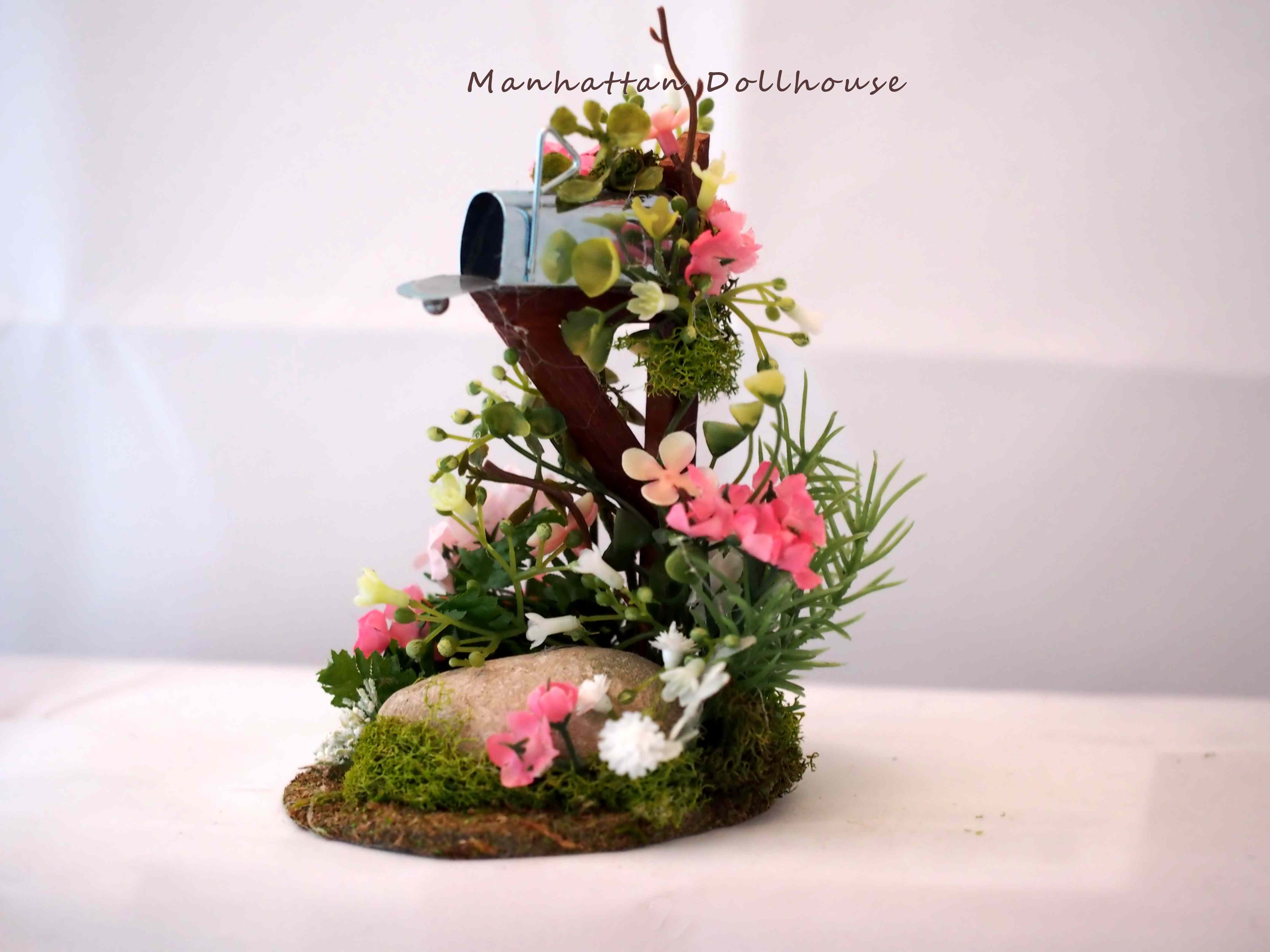 Miniature Flower Mailbox - Click Image to Close
